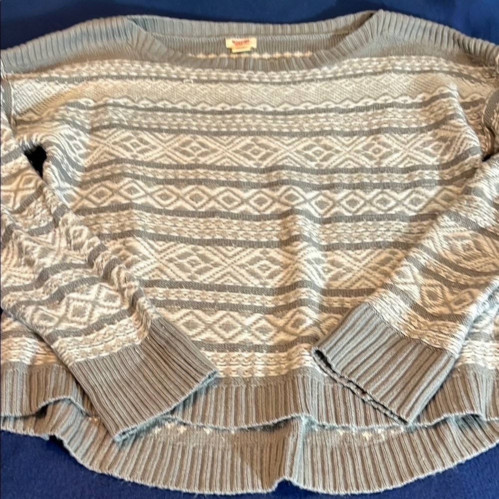 Mossimo Supply grey and white patterned sweater